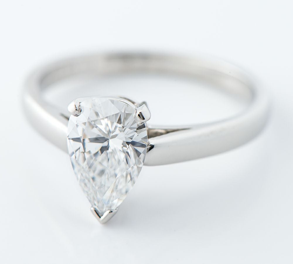 ティファニー ソリティア ペアシェイプ ダイヤモンド1.17ct プラチナ